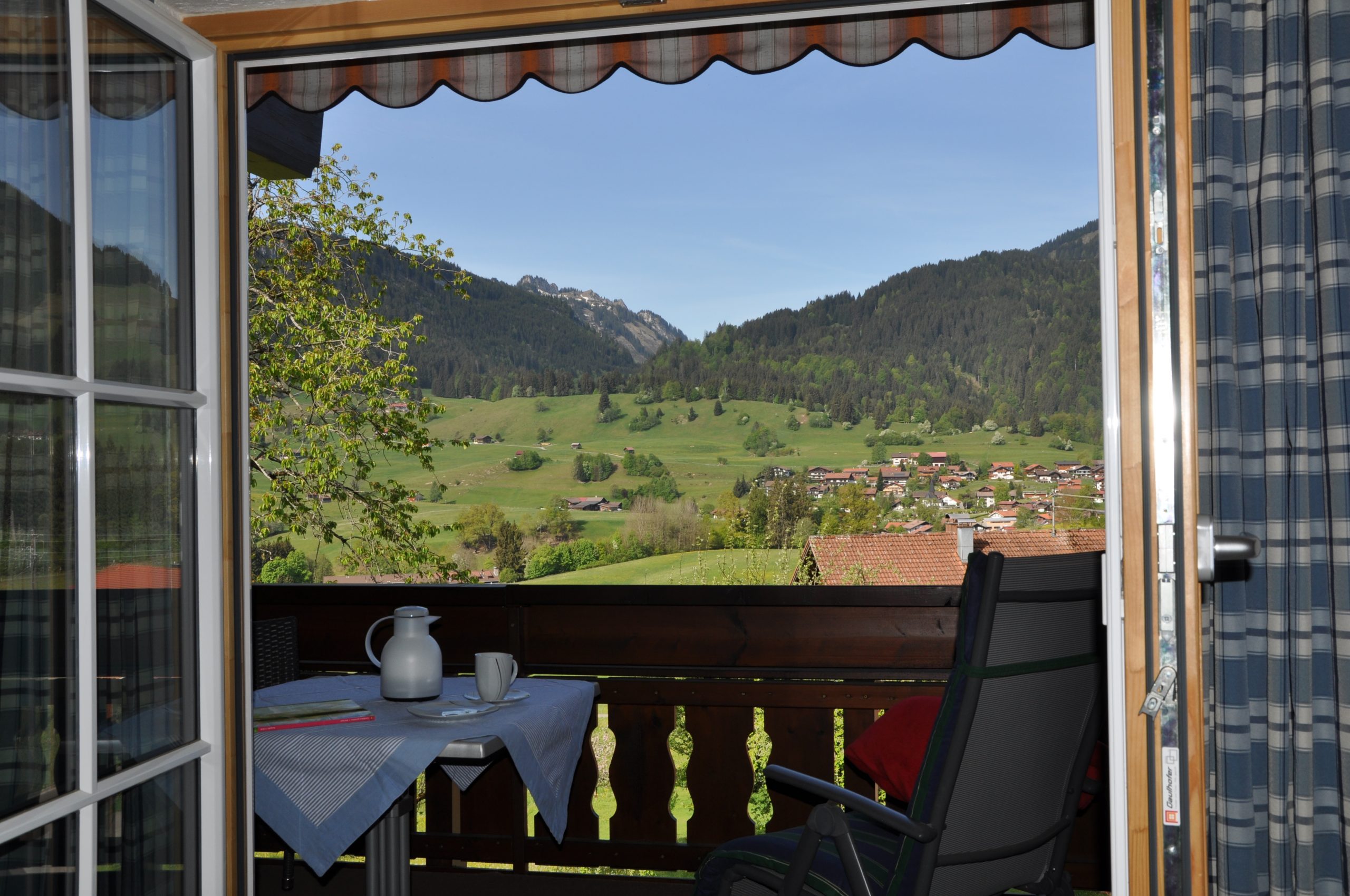 Ferienhaus Sauter Oberdorf Obermaiselstein - Blick aus dem Fenster der Ferienwohnung Wannenkopf